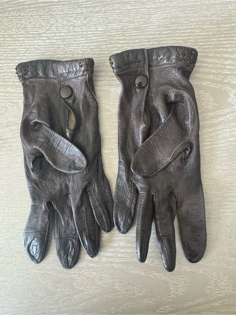 Leather womens snap on gloves